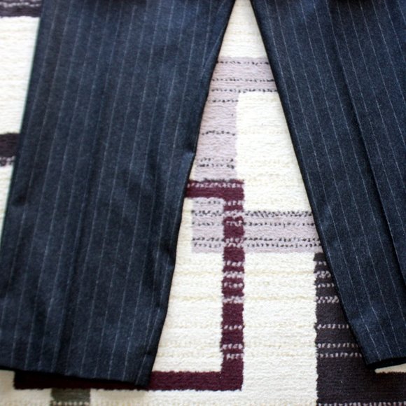 Banana Republic Wool & Cashmere Grey Pinstripe Suit w/original Garment Bag.42L - Picture 4 of 8